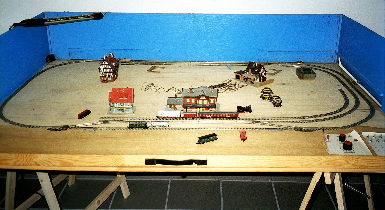 Rohbau des Kffers mit ersten Gleisen